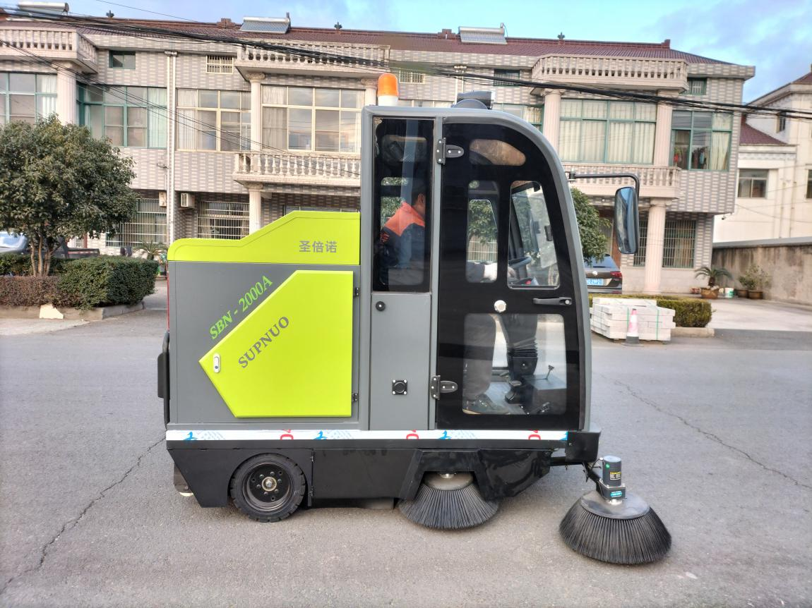 天津“全新南京大多利卡8方清扫车：助力城市清洁，提升城市形象”